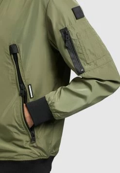 Khujo ASTILE2 - Kurtka Bomber - Olivgrün -Khujo Sklep 7f0272f37f694818808aeaa55bb2c546