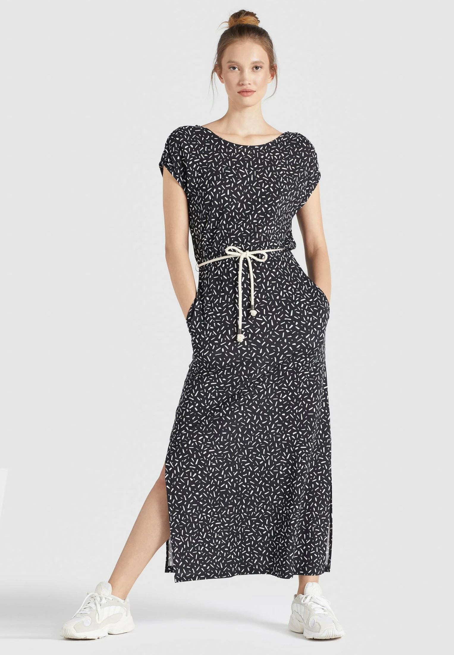 Khujo DOREEN - Długa Sukienka - Schwarz-weiß Gemustert 7 Khujo DOREEN - Długa Sukienka - Schwarz-weiß Gemustert - obrazek 5